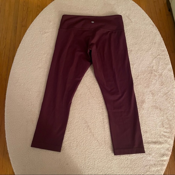 EUC Lululemon Burgundy Wine Color Capri Yoga Workout Leggings - Picture 2 of 5